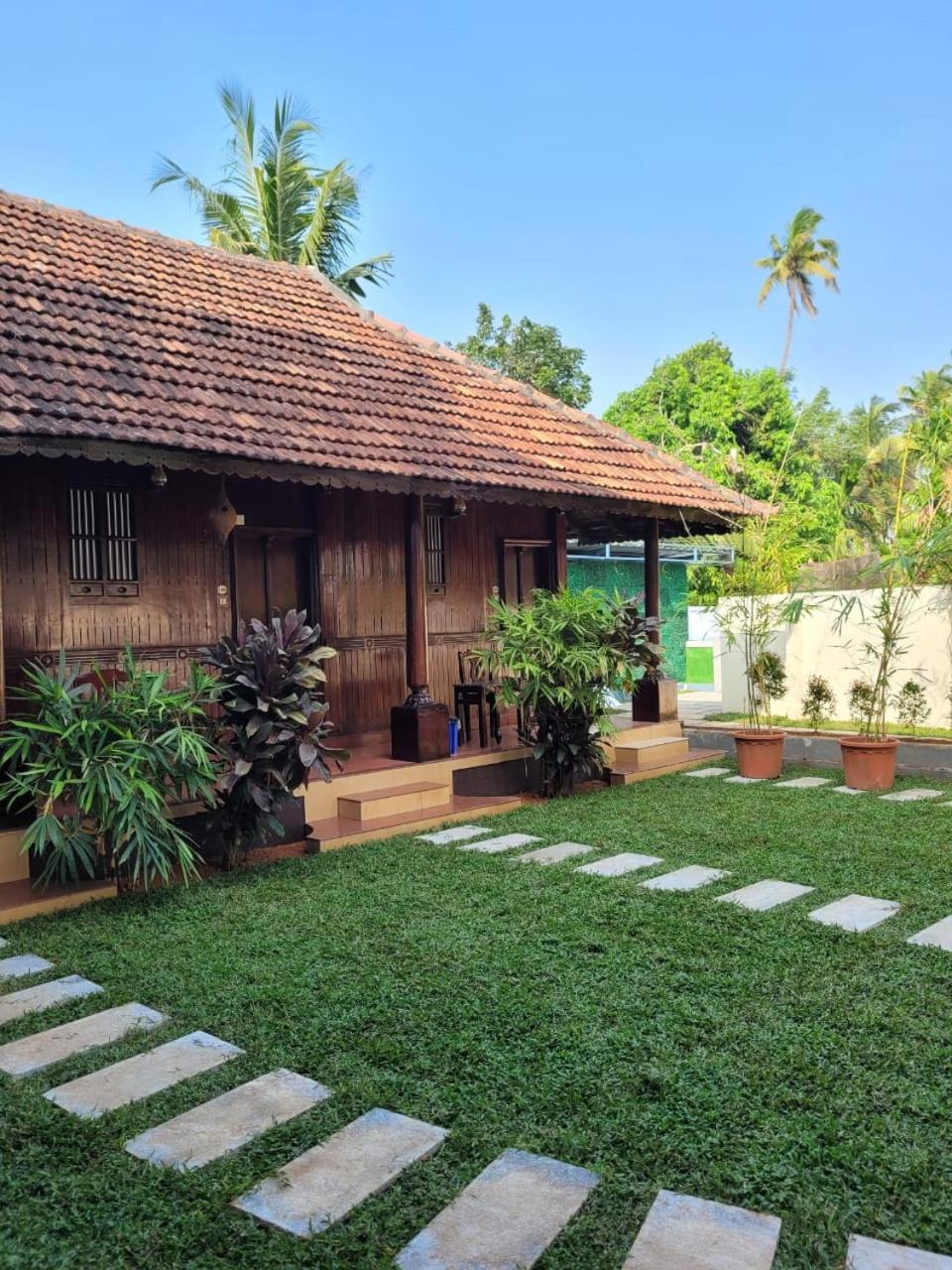 Cherai Beach Palace ภายนอก รูปภาพ
